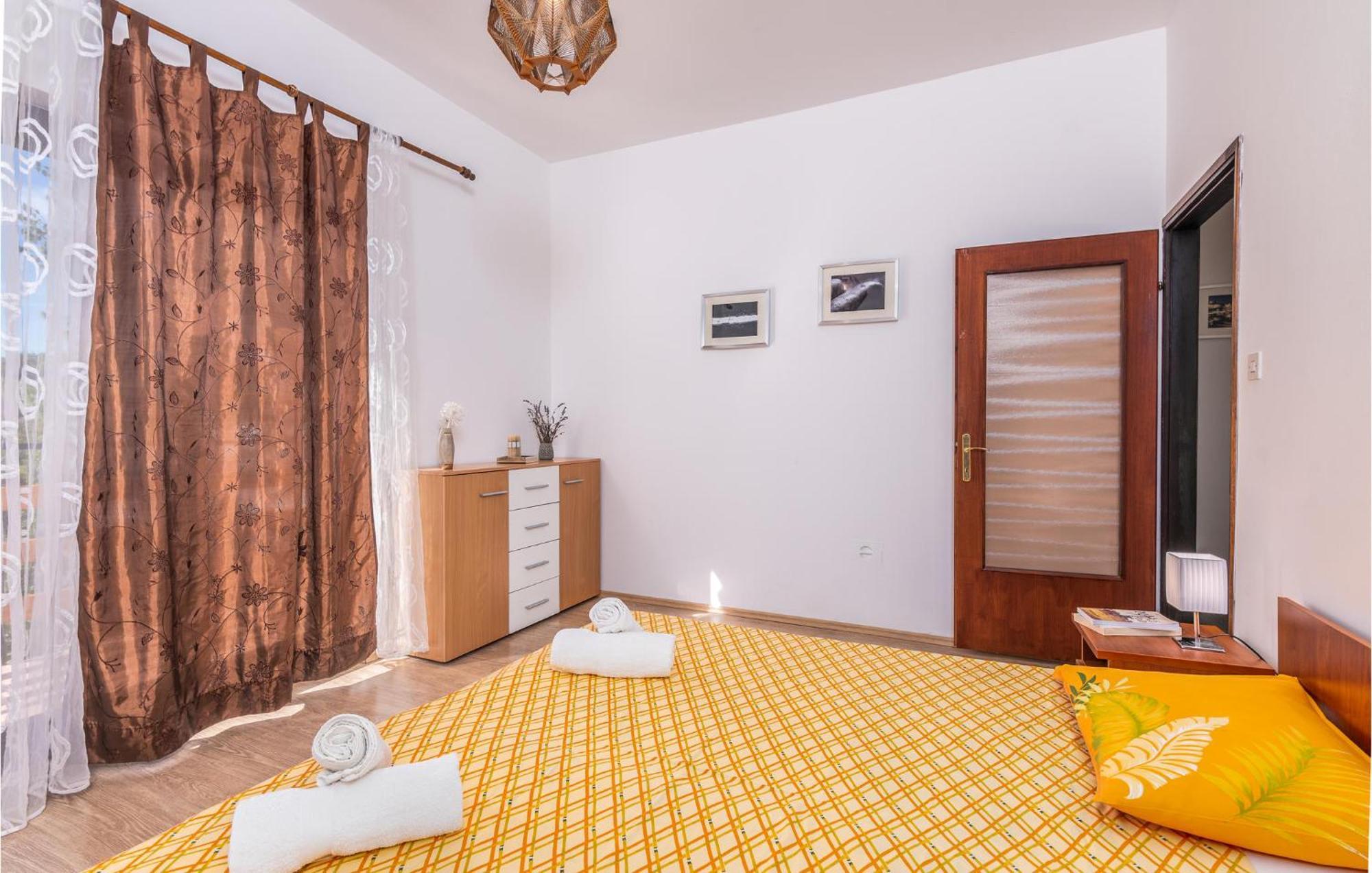 Gorgeous Apartment In Krk With Kitchen Krk Town Εξωτερικό φωτογραφία