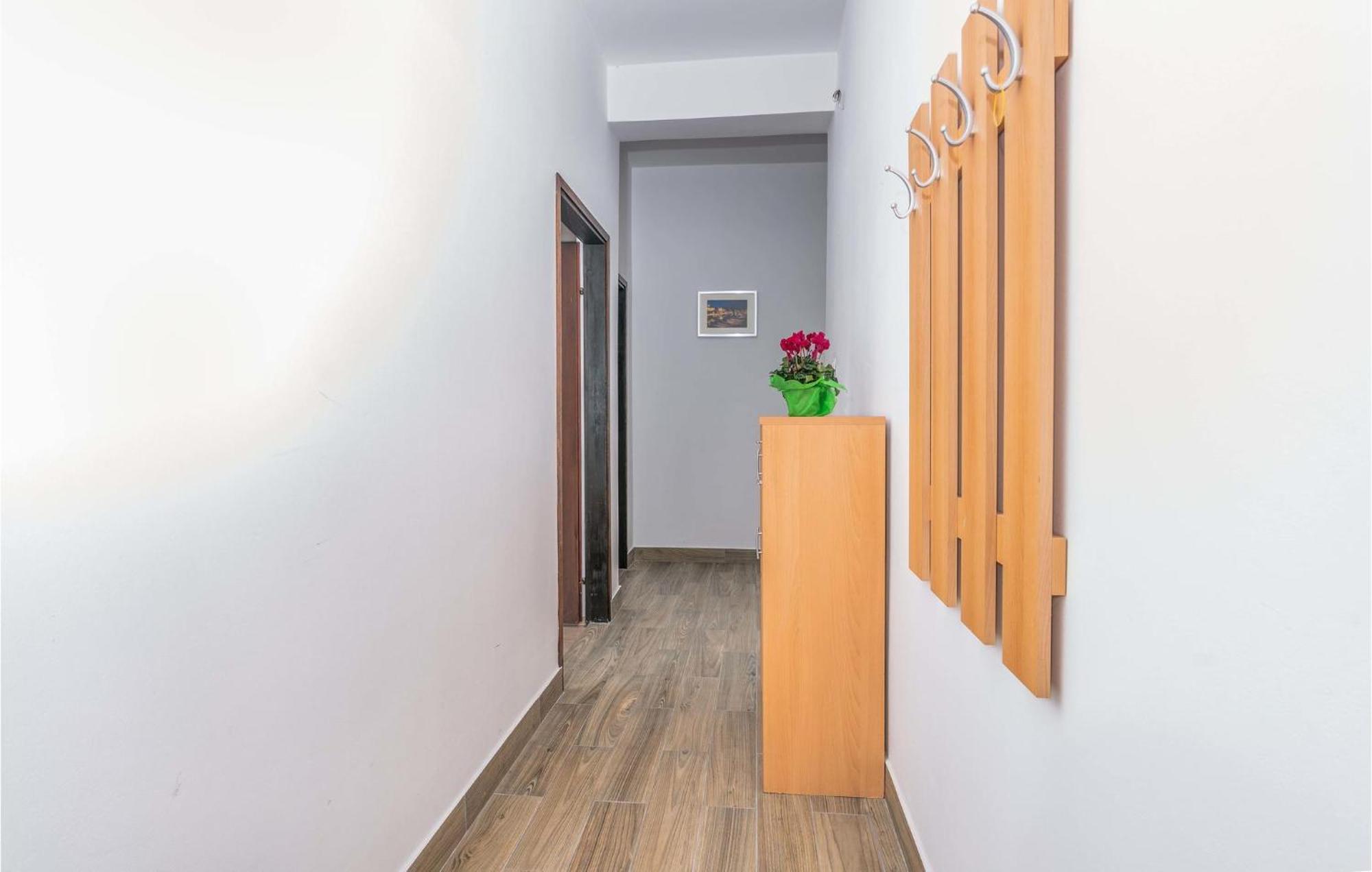Gorgeous Apartment In Krk With Kitchen Krk Town Εξωτερικό φωτογραφία